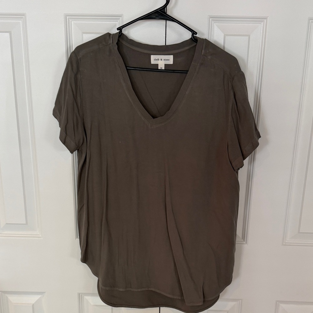 Cloth & Stone Khaki V-Neck Short Sleeve Top